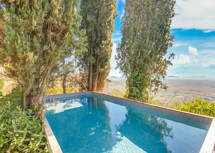 Villa Nigra In Cortona With A Private Swimming Pool